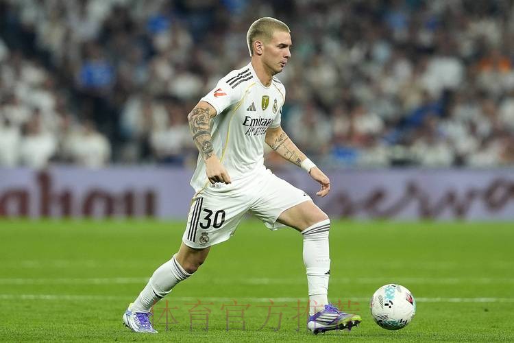 马斯坦托诺回皇马训练 他力争首发和打进首球 马斯坦托诺回皇马训练 他力争首发和打进首球